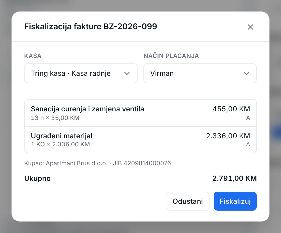 Prozor Fiskalizuj u eFirmi nad fakturom: izbor kase, način plaćanja i pregled stavki računa kako će ga kasa ispisati.